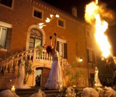Festeggiamenti matrimonio con spettacolo con il fuoco
