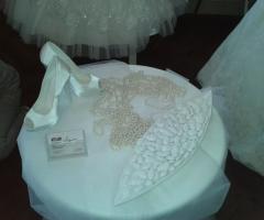 Scarpe da sposa, confetti e gioielli per il matrimonio