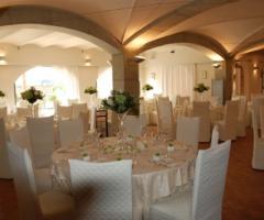 Allestimento del ristorante per il ricevimento di matrimonio