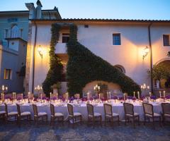 Corte piccola allestita