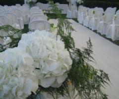 Allestimento cerimonia nuziale in giardino