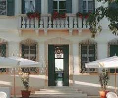 Facciata principale di Villa Boschi