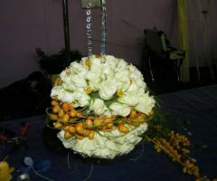 Vitale Fiori - Composizione floreale con fiori bianchi e gialli