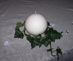 Dettaglio allestimento tavolo con edera - Riso e Sorriso Wedding-Event Planner