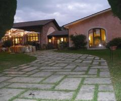 Casale illuminato per la sera