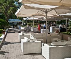 Salottino in giardino per gli invitati