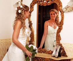 Sposa che si specchia