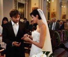 Fotografia degli sposi in chiesa