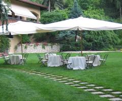 Allestimento del matrimonio in giardino