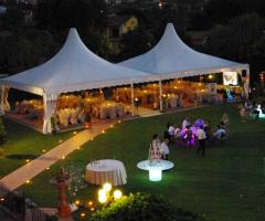 Tensostruttura per i tavoli di matrimonio