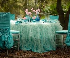 Allestimento dei tavoli per il ricevimento