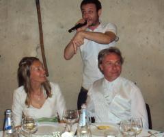 Ginokiello dedica agli sposi una sua canzone