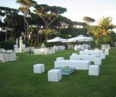 Tavoli immersi nel verde per le nozze