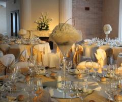 Alzate di fiori come centrotavola