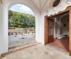 Tenuta Carafa - Ingresso della Chiesetta