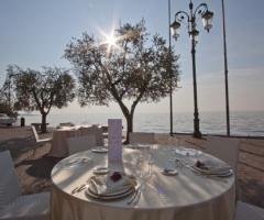 Allestimento del matrimonio vista lago