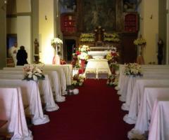 La chiesa allestita per il matrimonio