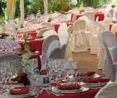 Un matrimonio a tema bianco e rosso curato da Lucaroni Catering