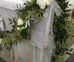Fiori per l'altare in chiesa