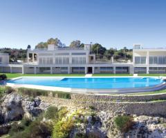 Villa Infinito Mare - La piscina, illuminata a led colorati di notte