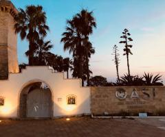 Oasi  Quattro Colonne - Una vista dell'ingresso di sera