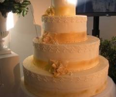 Torta nuziale a quattro piani
