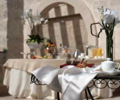 Masseria Pietrasole - Cocktail di benvenuto per gli sposi nella Corte del Pozzo