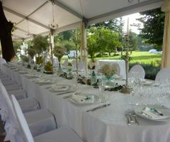 Ricevimento di matrimonio nel giardino della villa