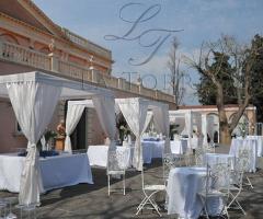 Allestimento del matrimonio all'aperto