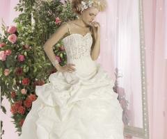 Dalla collezione Mirella, un abito da sposa originale