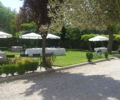 Ricevimento di matrimonio in giardino