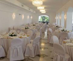 Allestimento elegante per il ricevimento di nozze - Il Belvedere