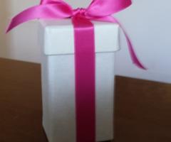 Baci Mi Piaci - Scatolina porta profumo con fiocchetto rosa