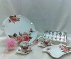 Servizio di piatti per la casa degli sposi