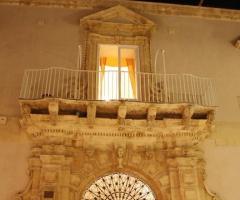 Palazzo Lutri - Facciata principale del palazzo