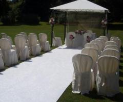 Allestimento per la celebrazione  del rito civile nel giardino del Castello