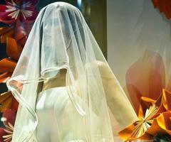 Vestito da sposa con velo