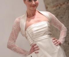 Abito da sposa con coprispalle