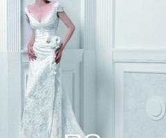 Vestito da sposa con tessuto ricamato