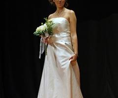 Abito da sposa dalla linea semplice dell'Atelier Sposa Spose di castel San Giovanni