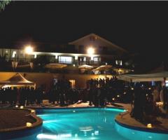 matrimonio a bordo piscina