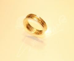 Fede in oro giallo intarsiato