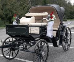 Azienda Marocco - Carrozza vittoria con interni bianchi