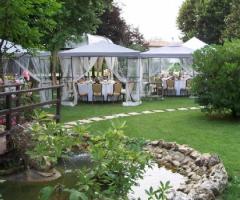Matrimonio in giardino sotto il gazebo