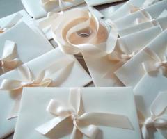 Partecipazioni con nastro rosa