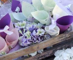 Coni porta riso sui toni del lilla