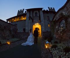 Foto notturna degli sposi