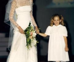 Eleganti abiti su misura per la sposa e per la damigella