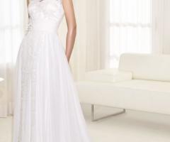Vestito da sposa con scollo a cuore e pizzo