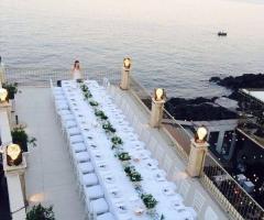 Tavolo Imperiale sul Mare per Sposini Felici